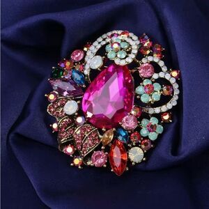 🩷 NEW Elegant Multicolor Sparkling Crystal Brooch 🩷